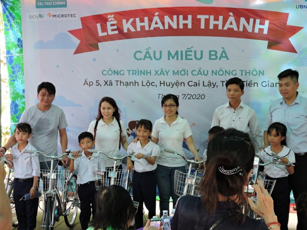 Những Việt kiều lặng thầm xây hơn 270 cây cầu tặng quê hương Những Việt kiều lặng thầm xây hơn 270 cây cầu tặng quê hương