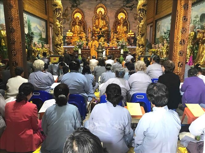 Người Việt tại Lào đón Tết Nguyên tiêu, cầu quốc thái dân an, hướng về quê hương Người Việt tại Lào đón Tết Nguyên tiêu, cầu quốc thái dân an, hướng về quê hương