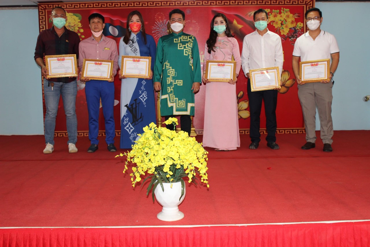 Chào cờ Tổ quốc - đón Xuân Nhâm Dần 2022 tại Pakse (Lào) Chào cờ Tổ quốc - đón Xuân Nhâm Dần 2022 tại Pakse (Lào)