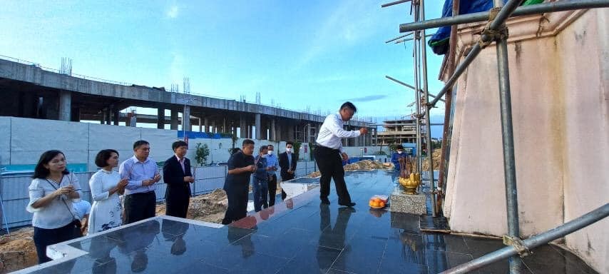 Đại sứ Nguyễn Huy Tăng thăm Đài hữu nghị Việt Nam - Campuchia tỉnh Preah Sihanouk Đại sứ Nguyễn Huy Tăng thăm Đài hữu nghị Việt Nam - Campuchia tỉnh Preah Sihanouk
