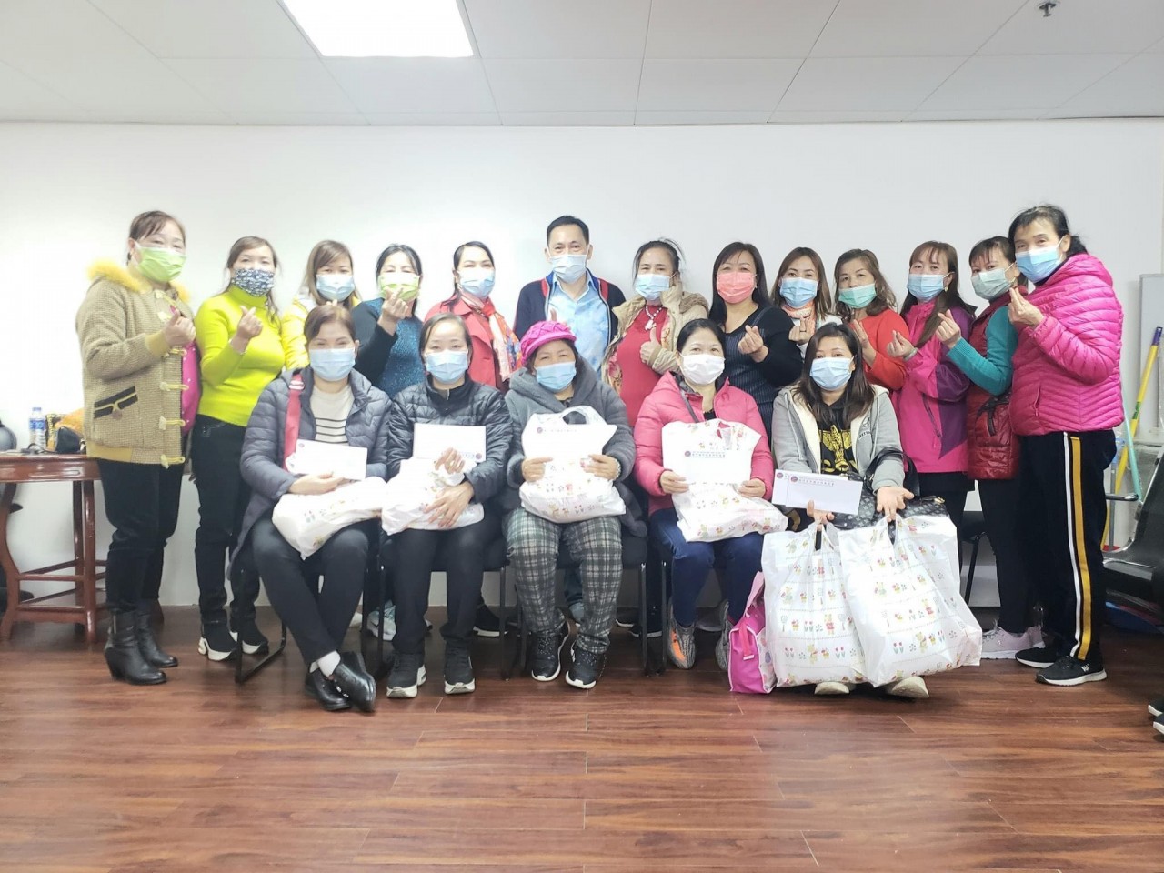 Trao 55 suất quà Tết cho người Việt gặp khó khăn tại Macau (Trung Quốc) Trao 55 suất quà Tết cho người Việt gặp khó khăn tại Macau (Trung Quốc)