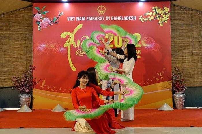 Kiều bào tại Bangladesh gặp gỡ đầu xuân Nhâm Dần Kiều bào tại Bangladesh gặp gỡ đầu xuân Nhâm Dần