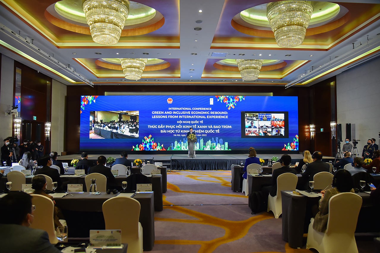 Phó Tổng Thư ký Liên hợp quốc đánh giá cao thành tựu của Việt Nam trong phát triển con người Phó Tổng Thư ký Liên hợp quốc đánh giá cao thành tựu của Việt Nam trong phát triển con người