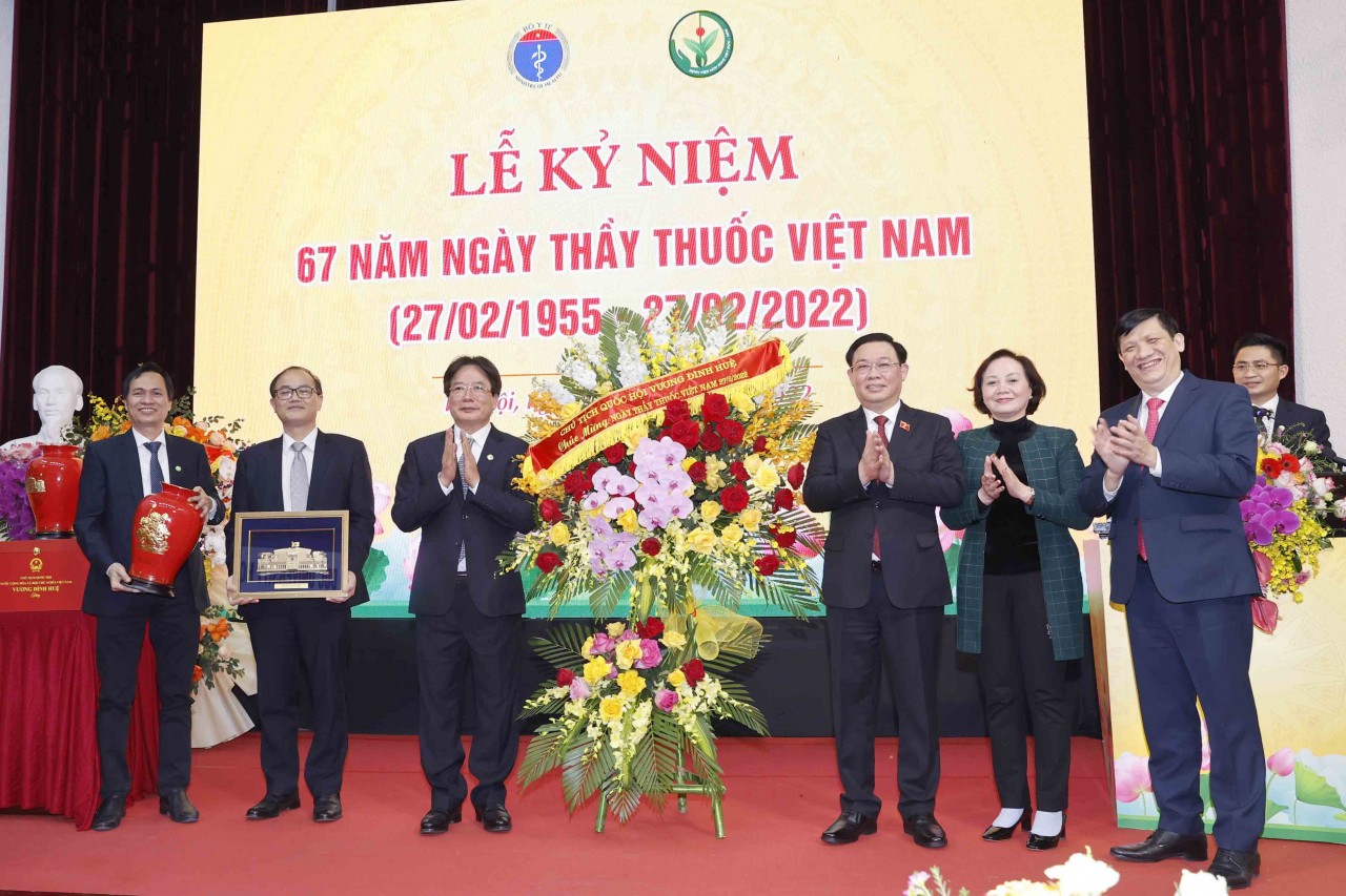 Lãnh đạo Đảng, Nhà nước thăm, chúc mừng ngày thầy thuốc Việt Nam Lãnh đạo Đảng, Nhà nước thăm, chúc mừng ngày thầy thuốc Việt Nam