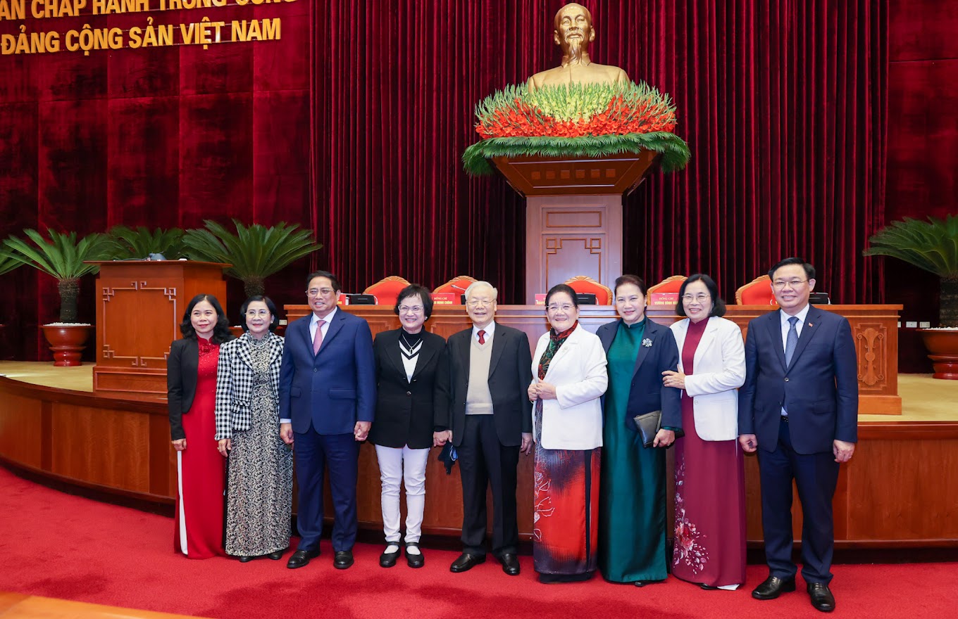 Hội nghị Bộ Chính trị gặp mặt các nguyên lãnh đạo cấp cao của Đảng và Nhà nước - Ảnh 4. Hội nghị Bộ Chính trị gặp mặt các nguyên lãnh đạo cấp cao của Đảng và Nhà nước - Ảnh 4.