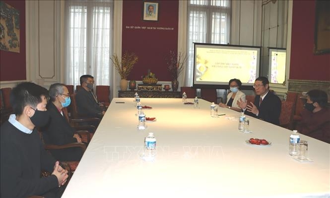 Thăm hỏi, động viên bà con kiều bào tại Bỉ sau một năm gặp nhiều khó khăn do dịch COVID-19 Thăm hỏi, động viên bà con kiều bào tại Bỉ sau một năm gặp nhiều khó khăn do dịch COVID-19