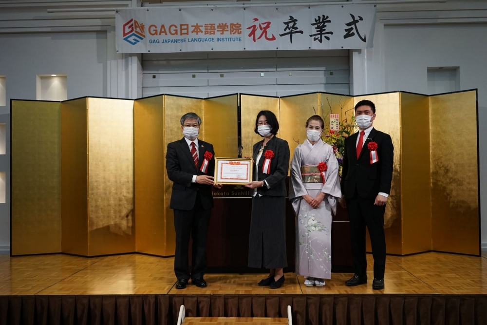 TLSQ Việt Nam tại Fukuoka tặng bằng khen cho Học viện Nhật ngữ GAG vì xây dựng cộng đồng người Việt TLSQ Việt Nam tại Fukuoka tặng bằng khen cho Học viện Nhật ngữ GAG vì xây dựng cộng đồng người Việt
