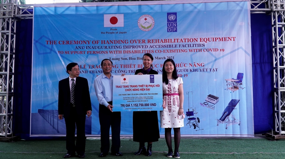UNDP hỗ trợ xây dựng các hạng mục đường dốc và nhà vệ sinh cho người khuyết tật tại Hoà Bình UNDP hỗ trợ xây dựng các hạng mục đường dốc và nhà vệ sinh cho người khuyết tật tại Hoà Bình