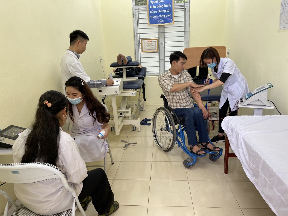 UNDP hỗ trợ xây dựng các hạng mục đường dốc và nhà vệ sinh cho người khuyết tật tại Hoà Bình UNDP hỗ trợ xây dựng các hạng mục đường dốc và nhà vệ sinh cho người khuyết tật tại Hoà Bình