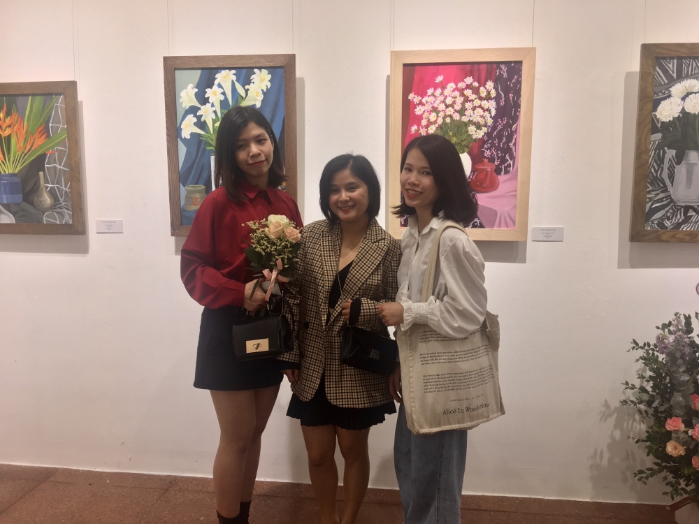 Bức tranh cuộc sống tươi đẹp qua nét vẽ cô gái khiếm thính Dương Phương Linh