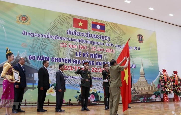 Trao tặng Huân chương Itsala (Tự do) cho Bộ Công an Việt Nam tại Lào Trao tặng Huân chương Itsala (Tự do) cho Bộ Công an Việt Nam tại Lào