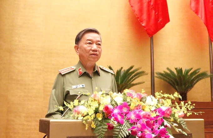 Đặt nhân tố con người, an ninh con người làm trung tâm của mọi hoạt động Đặt nhân tố con người, an ninh con người làm trung tâm của mọi hoạt động
