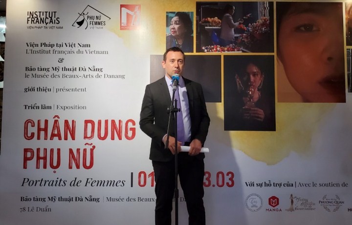 15 nghệ sĩ trẻ kể câu chuyện về người phụ nữ Việt Nam qua ảnh 15 nghệ sĩ trẻ kể câu chuyện về người phụ nữ Việt Nam qua ảnh