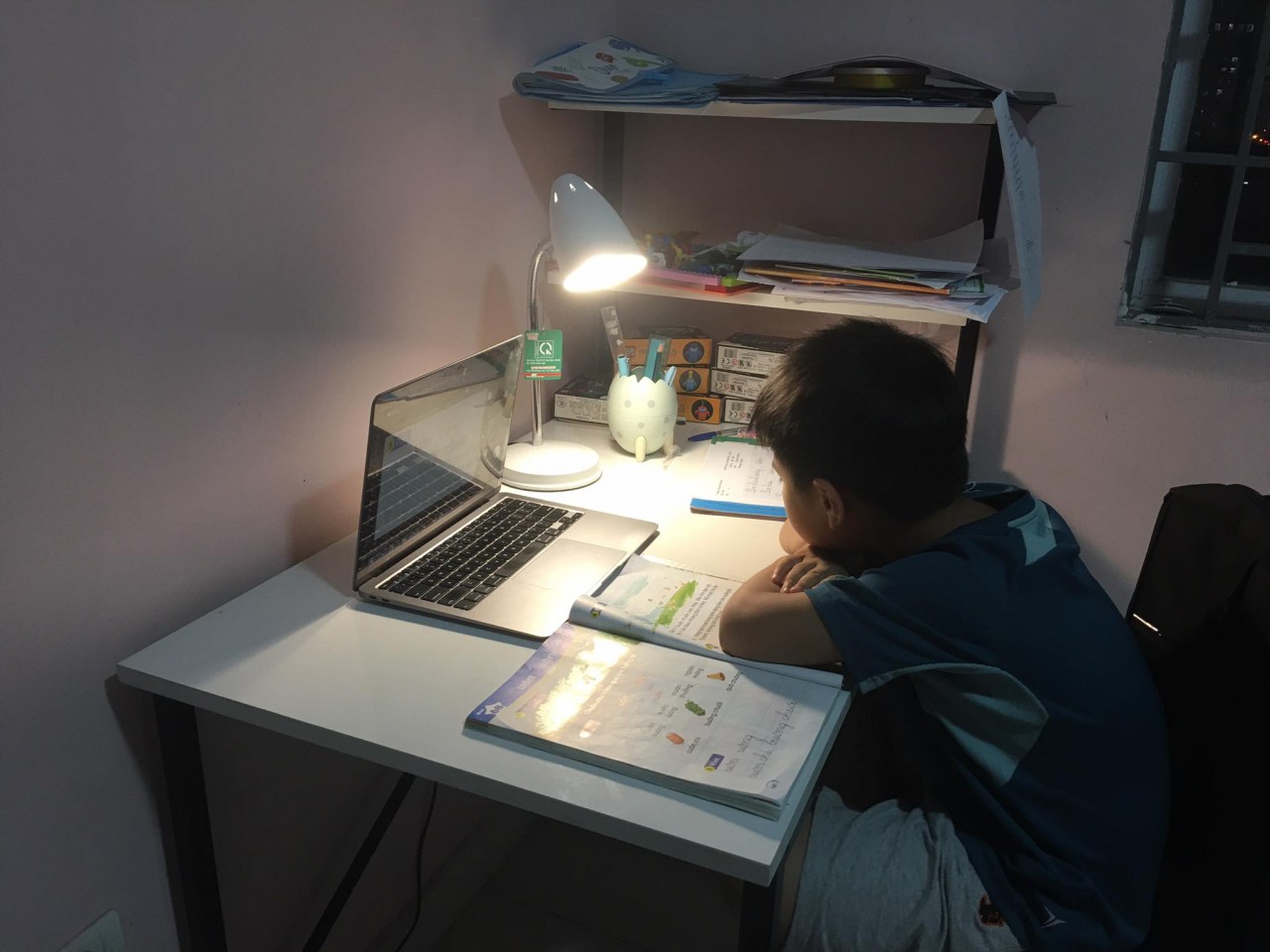 Hộ nghèo, cận nghèo được hỗ trợ máy tính bảng và dịch vụ viễn thông công ích Hộ nghèo, cận nghèo được hỗ trợ máy tính bảng và dịch vụ viễn thông công ích