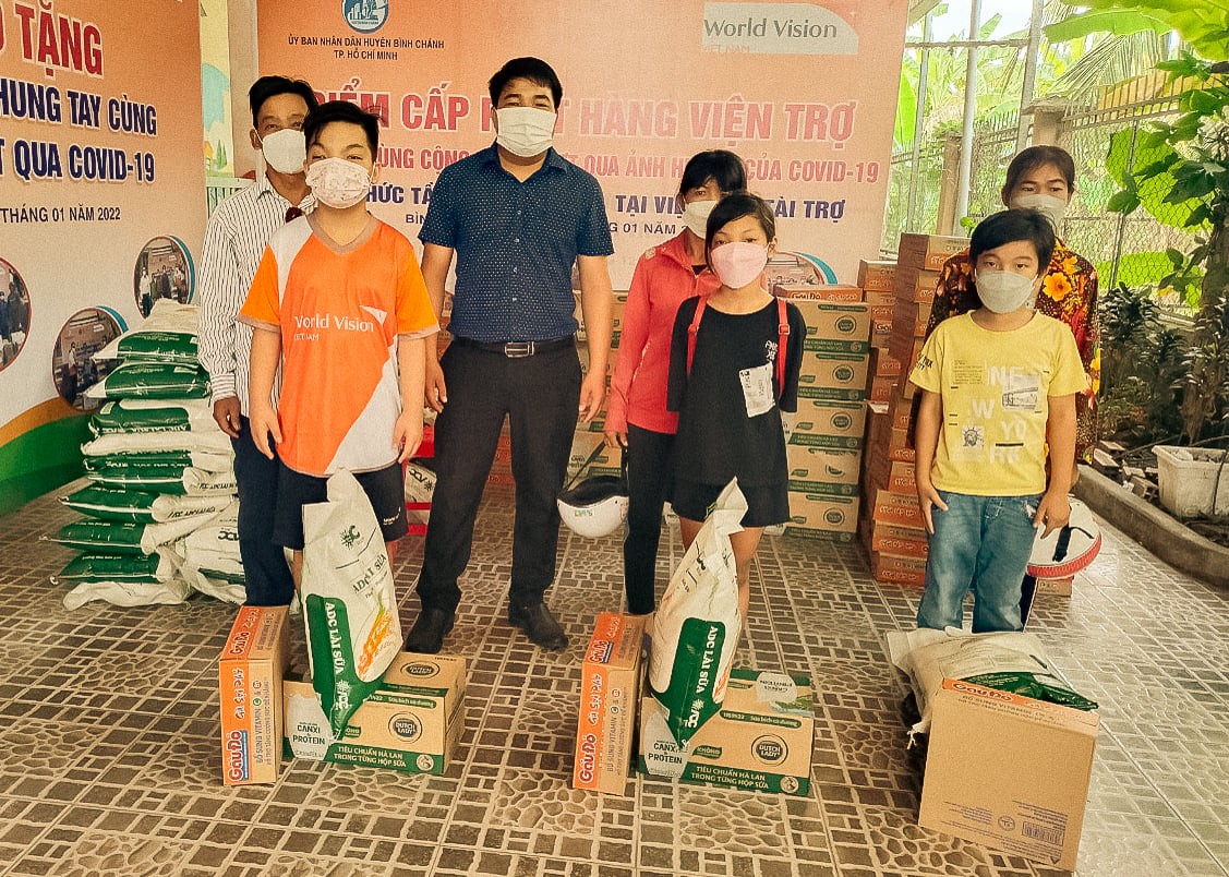 World Vision Việt Nam hỗ trợ tiền mặt cho 340 trẻ em mồ côi và bị ảnh hưởng COVID-19 tại TP.HCM World Vision Việt Nam hỗ trợ tiền mặt cho 340 trẻ em mồ côi và bị ảnh hưởng COVID-19 tại TP.HCM