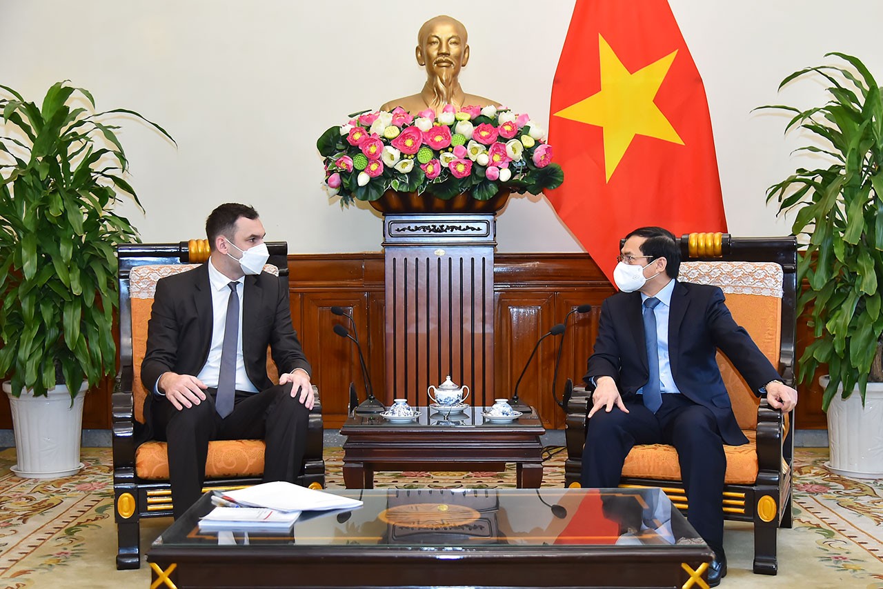 Ba Lan đánh giá cao nỗ lực của Việt Nam trong công tác bảo hộ công dân tại Ukraine Ba Lan đánh giá cao nỗ lực của Việt Nam trong công tác bảo hộ công dân tại Ukraine