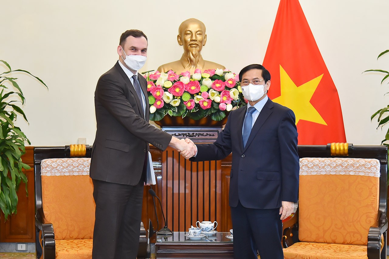 Ba Lan đánh giá cao nỗ lực của Việt Nam trong công tác bảo hộ công dân tại Ukraine Ba Lan đánh giá cao nỗ lực của Việt Nam trong công tác bảo hộ công dân tại Ukraine