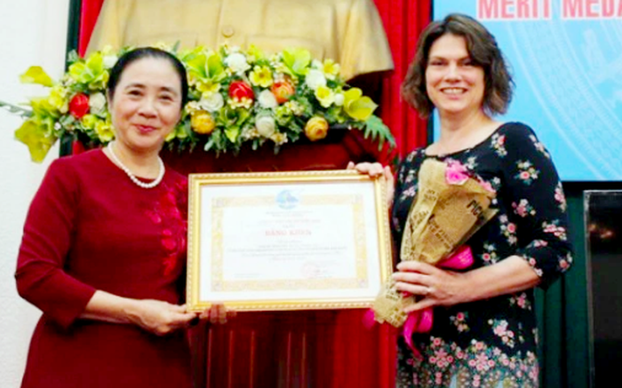 Bạn bè, phụ nữ kiều bào khắp các châu lục gửi thư chúc mừng Đại hội đại biểu Phụ nữ toàn quốc lần thứ XIII Bạn bè, phụ nữ kiều bào khắp các châu lục gửi thư chúc mừng Đại hội đại biểu Phụ nữ toàn quốc lần thứ XIII