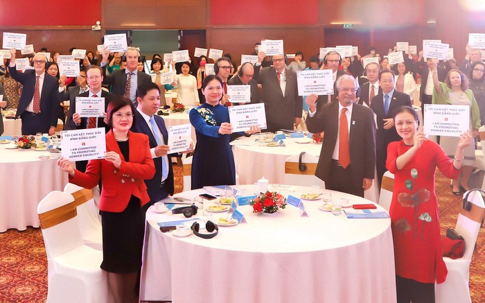 Bạn bè, phụ nữ kiều bào khắp các châu lục gửi thư chúc mừng Đại hội đại biểu Phụ nữ toàn quốc lần thứ XIII Bạn bè, phụ nữ kiều bào khắp các châu lục gửi thư chúc mừng Đại hội đại biểu Phụ nữ toàn quốc lần thứ XIII