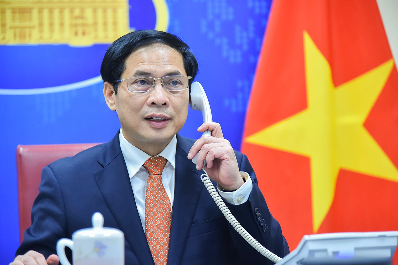 Việt Nam ủng hộ các nỗ lực quốc tế về cung cấp hỗ trợ nhân đạo cho người dân ở Ukraine Việt Nam ủng hộ các nỗ lực quốc tế về cung cấp hỗ trợ nhân đạo cho người dân ở Ukraine