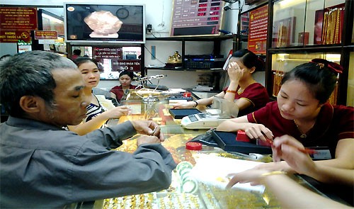 Giá vàng ngày 20/3: Vàng trong nước giảm mạnh cùng với giá vàng trên thị trường thế giới Giá vàng ngày 20/3: Vàng trong nước giảm mạnh cùng với giá vàng trên thị trường thế giới