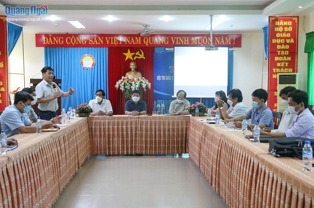 332 học sinh và 18 sinh viên Quảng Ngãi nhận học bổng SEEDS năm học 2021-2022 332 học sinh và 18 sinh viên Quảng Ngãi nhận học bổng SEEDS năm học 2021-2022