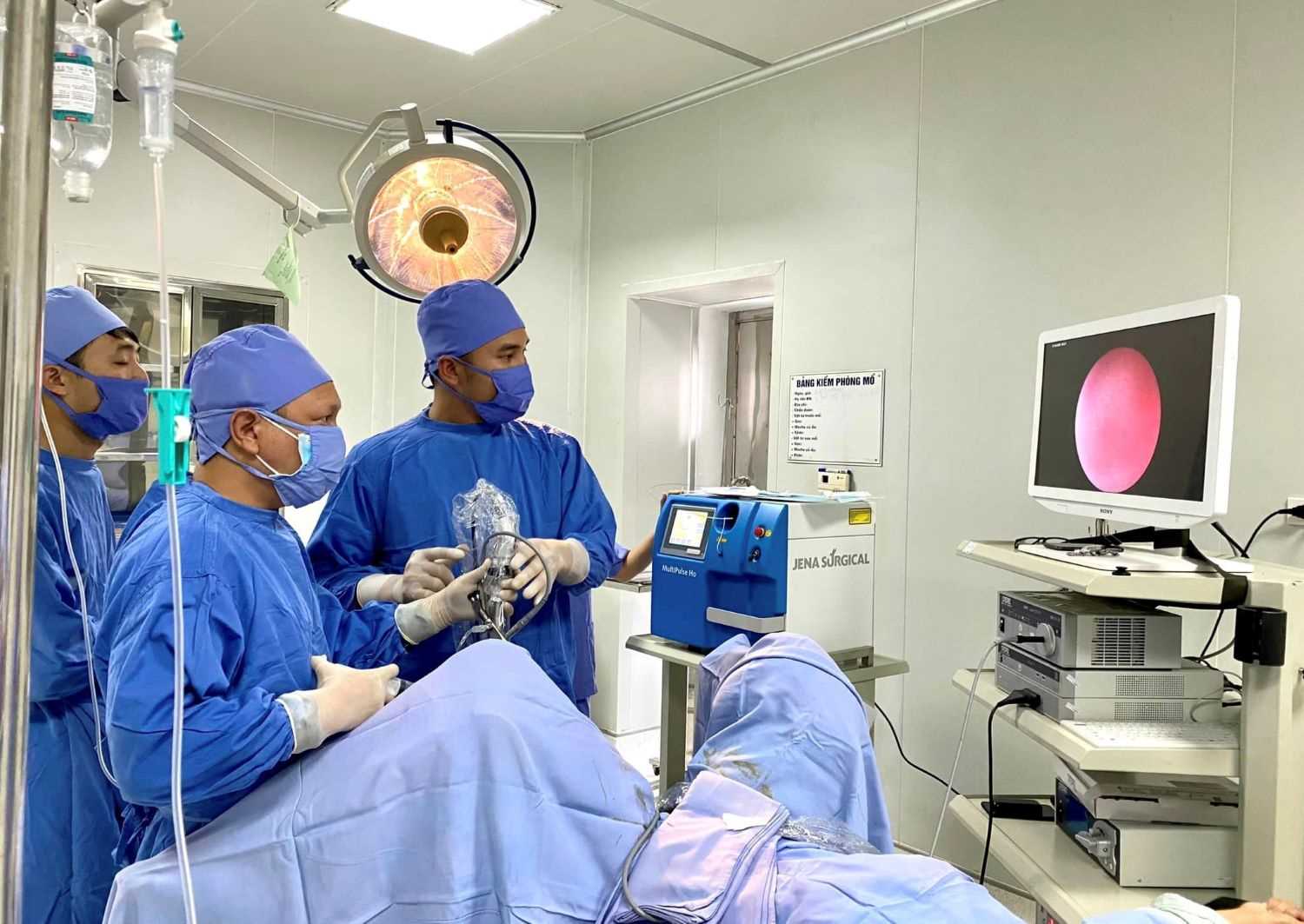 Triển khai thi hành Luật Khám bệnh, chữa bệnh - Ảnh 1. Triển khai thi hành Luật Khám bệnh, chữa bệnh - Ảnh 1.