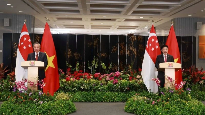Tuyên bố chung về việc nâng cấp quan hệ Đối tác chiến lược toàn diện giữa Việt Nam và Singapore Tuyên bố chung về việc nâng cấp quan hệ Đối tác chiến lược toàn diện giữa Việt Nam và Singapore