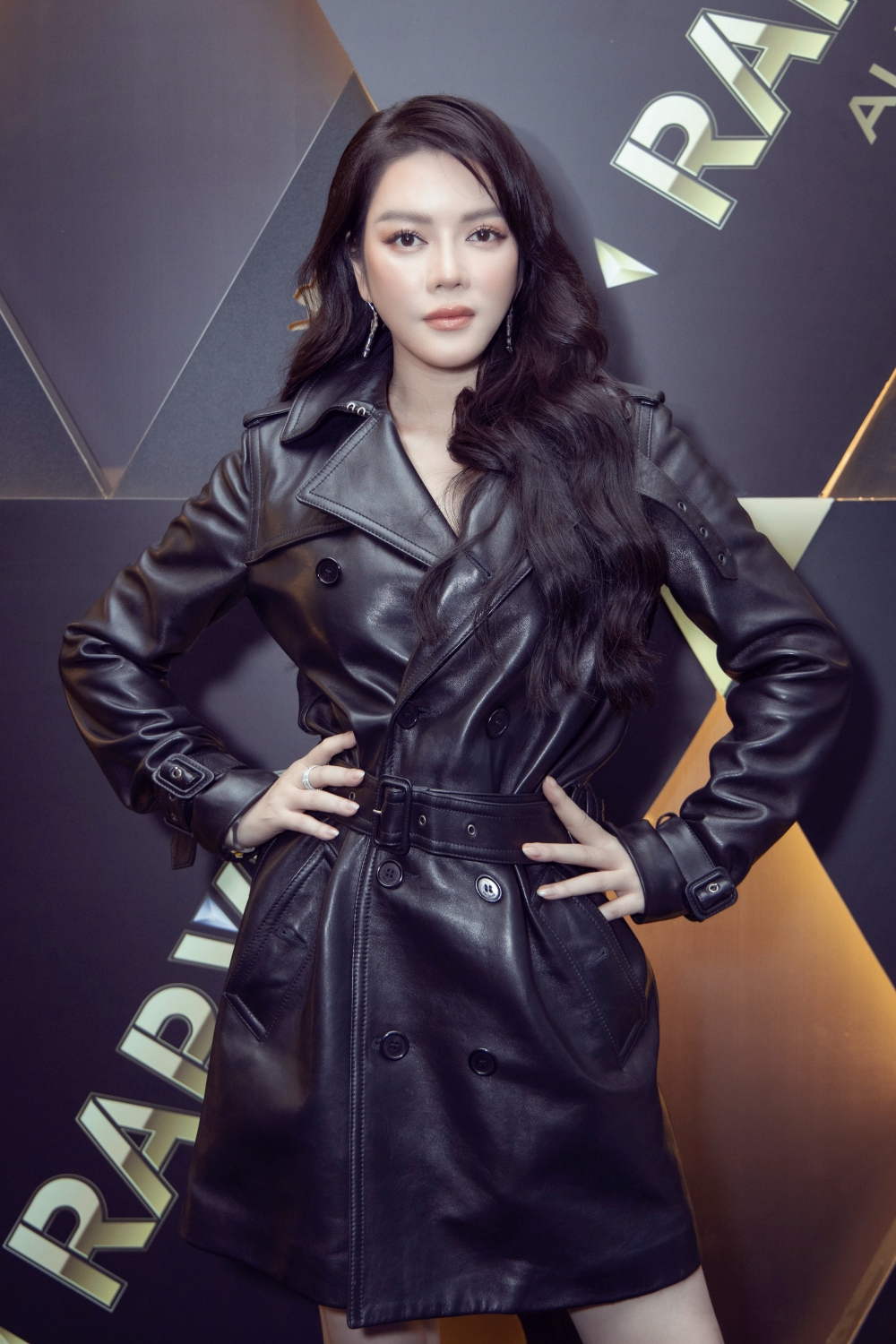 Tin Showbiz Việt ngày 12/4: Lý Nhã Kỳ diện 2 tỷ đồng đi xem Rap Việt, Cường Đô La được Đàm Thu Trang 'thưởng' quà 600 triệu Tin Showbiz Việt ngày 12/4: Lý Nhã Kỳ diện 2 tỷ đồng đi xem Rap Việt, Cường Đô La được Đàm Thu Trang 'thưởng' quà 600 triệu