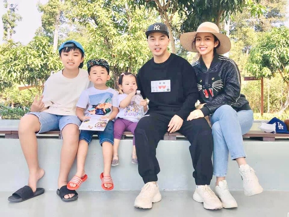 Tin Showbiz Việt ngày 15/4: Lý Nhã Kỳ đẹp thoát tục, Châu Bùi đăng ảnh hồi nhỏ chứng minh chưa từng đụng chạm dao kéo Tin Showbiz Việt ngày 15/4: Lý Nhã Kỳ đẹp thoát tục, Châu Bùi đăng ảnh hồi nhỏ chứng minh chưa từng đụng chạm dao kéo