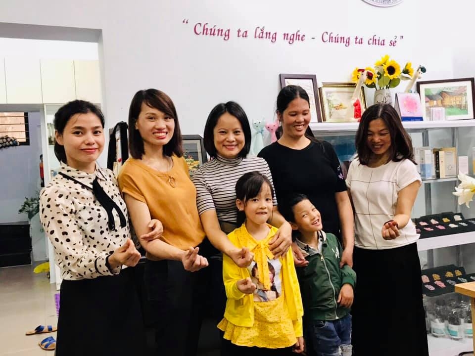 Giao lưu, chia sẻ với những người khiếm thính vượt lên khó khăn để mưu cầu quyền bình đẳng Giao lưu, chia sẻ với những người khiếm thính vượt lên khó khăn để mưu cầu quyền bình đẳng