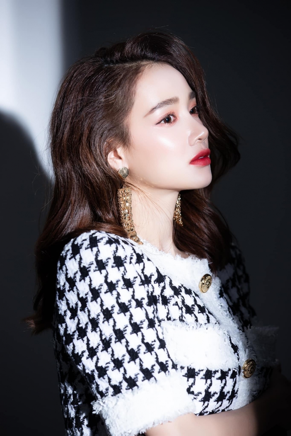 Tin Showbiz Việt ngày 19/4: Quốc Trường – Minh Hằng dính nghi vấn hẹn hò, phía Nhã Phương lên tiếng khi bị chỉ trích mắc bệnh ngôi sao Tin Showbiz Việt ngày 19/4: Quốc Trường – Minh Hằng dính nghi vấn hẹn hò, phía Nhã Phương lên tiếng khi bị chỉ trích mắc bệnh ngôi sao