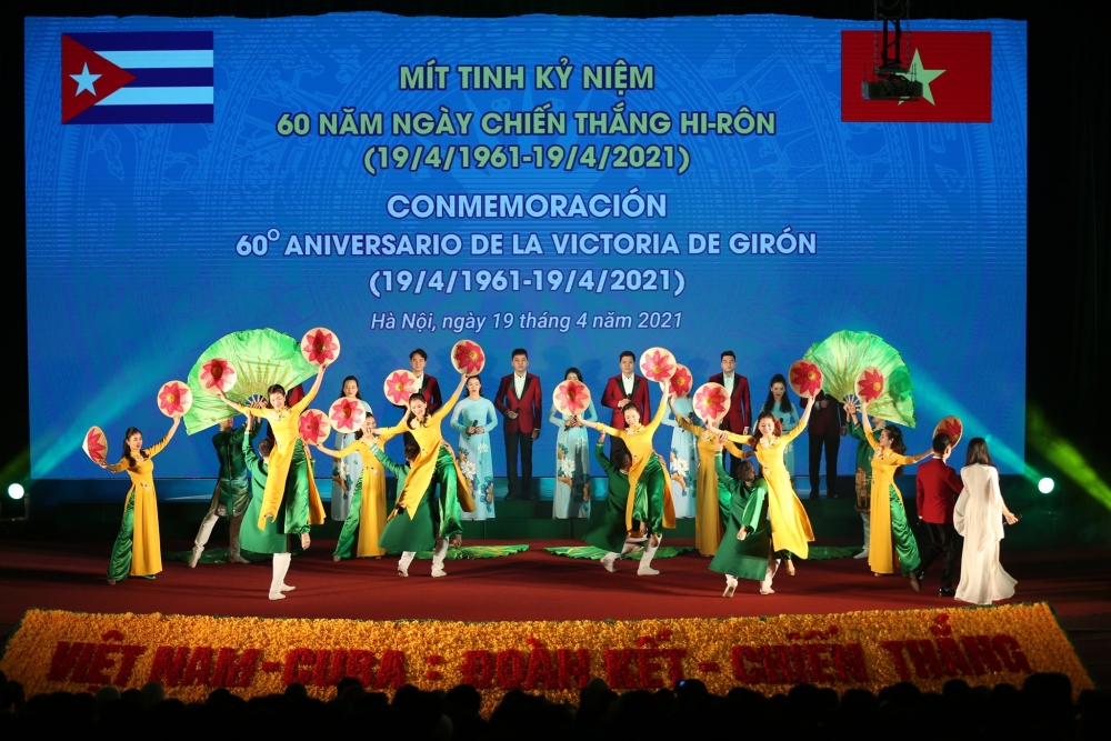 Mít tinh kỷ niệm 60 năm Ngày chiến thắng Hi-rôn của Cuba Mít tinh kỷ niệm 60 năm Ngày chiến thắng Hi-rôn của Cuba