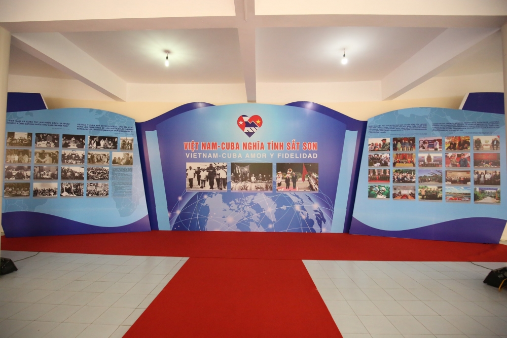 Mít tinh kỷ niệm 60 năm Ngày chiến thắng Hi-rôn của Cuba Mít tinh kỷ niệm 60 năm Ngày chiến thắng Hi-rôn của Cuba
