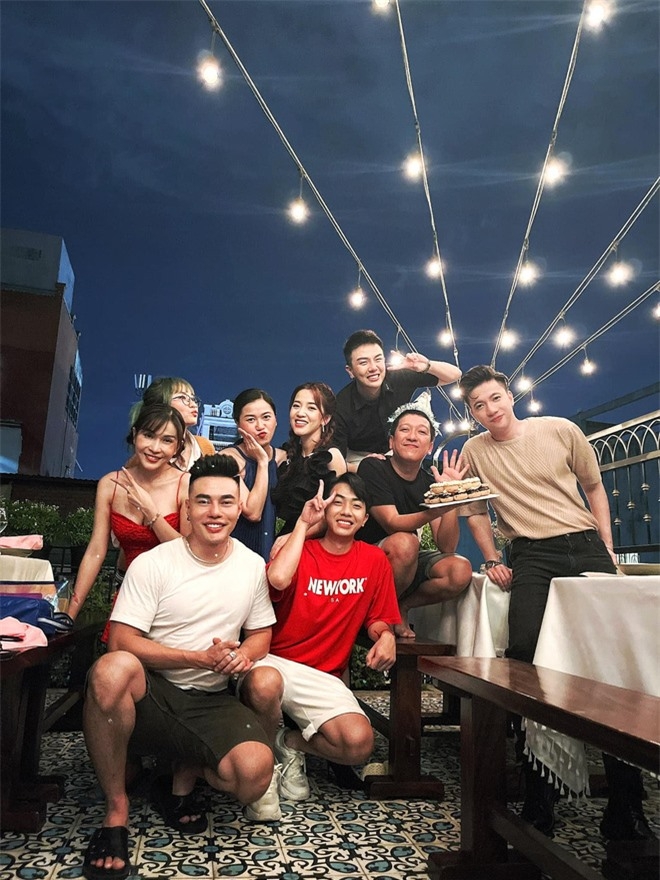 Tin Showbiz Việt ngày 22/4: Trường Giang lẻ loi tổ chức sinh nhật, Cao Thái Sơn bênh vực Ngọc Trinh Tin Showbiz Việt ngày 22/4: Trường Giang lẻ loi tổ chức sinh nhật, Cao Thái Sơn bênh vực Ngọc Trinh
