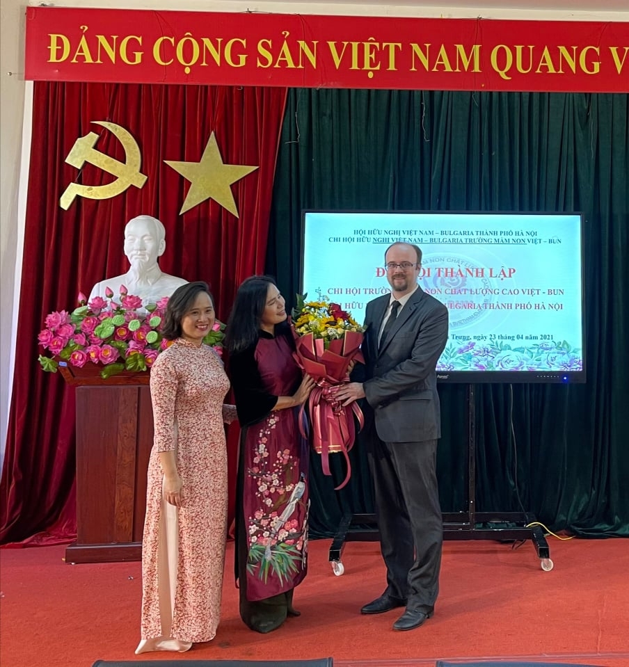 Thành lập Chi hội trường mầm non CLC Việt - Bun thuộc Hội Hữu nghị Việt Nam - Bulgaria TP Hà Nội Thành lập Chi hội trường mầm non CLC Việt - Bun thuộc Hội Hữu nghị Việt Nam - Bulgaria TP Hà Nội