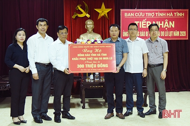 Cộng đồng người Việt tại nước ngoài hỗ trợ bà con vùng lũ Nghệ An, Hà Tĩnh 600 triệu đồng Cộng đồng người Việt tại nước ngoài hỗ trợ bà con vùng lũ Nghệ An, Hà Tĩnh 600 triệu đồng