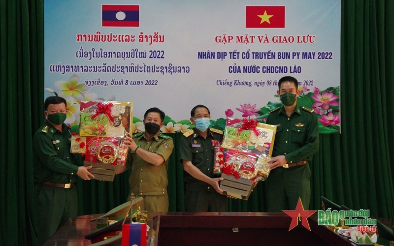 Sơn La chúc Tết cổ truyền Bunpimay tỉnh Hủa Phăn (Lào) Sơn La chúc Tết cổ truyền Bunpimay tỉnh Hủa Phăn (Lào)