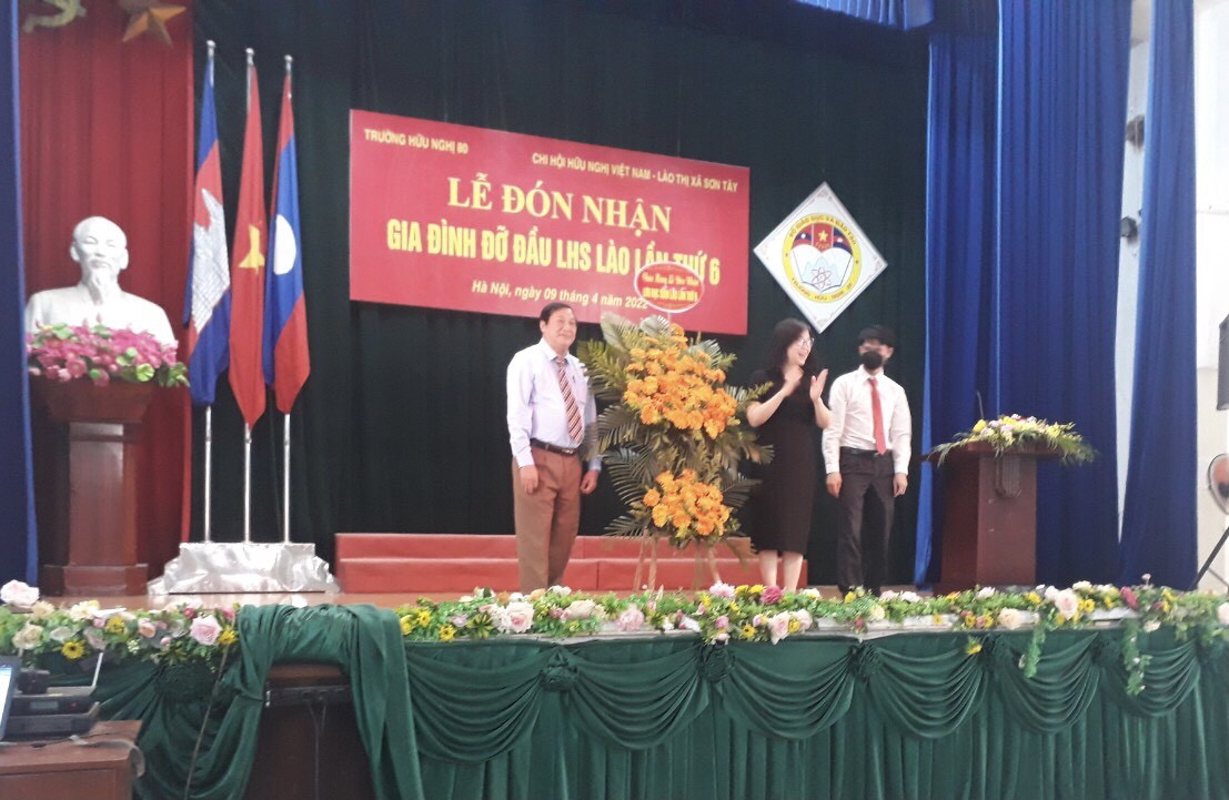 90 lưu học sinh Lào được gia đình người Việt nhận làm con nuôi 90 lưu học sinh Lào được gia đình người Việt nhận làm con nuôi