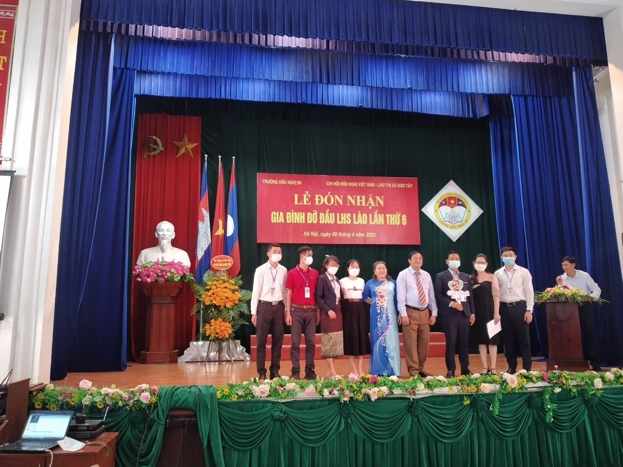 90 lưu học sinh Lào được gia đình người Việt nhận làm con nuôi 90 lưu học sinh Lào được gia đình người Việt nhận làm con nuôi