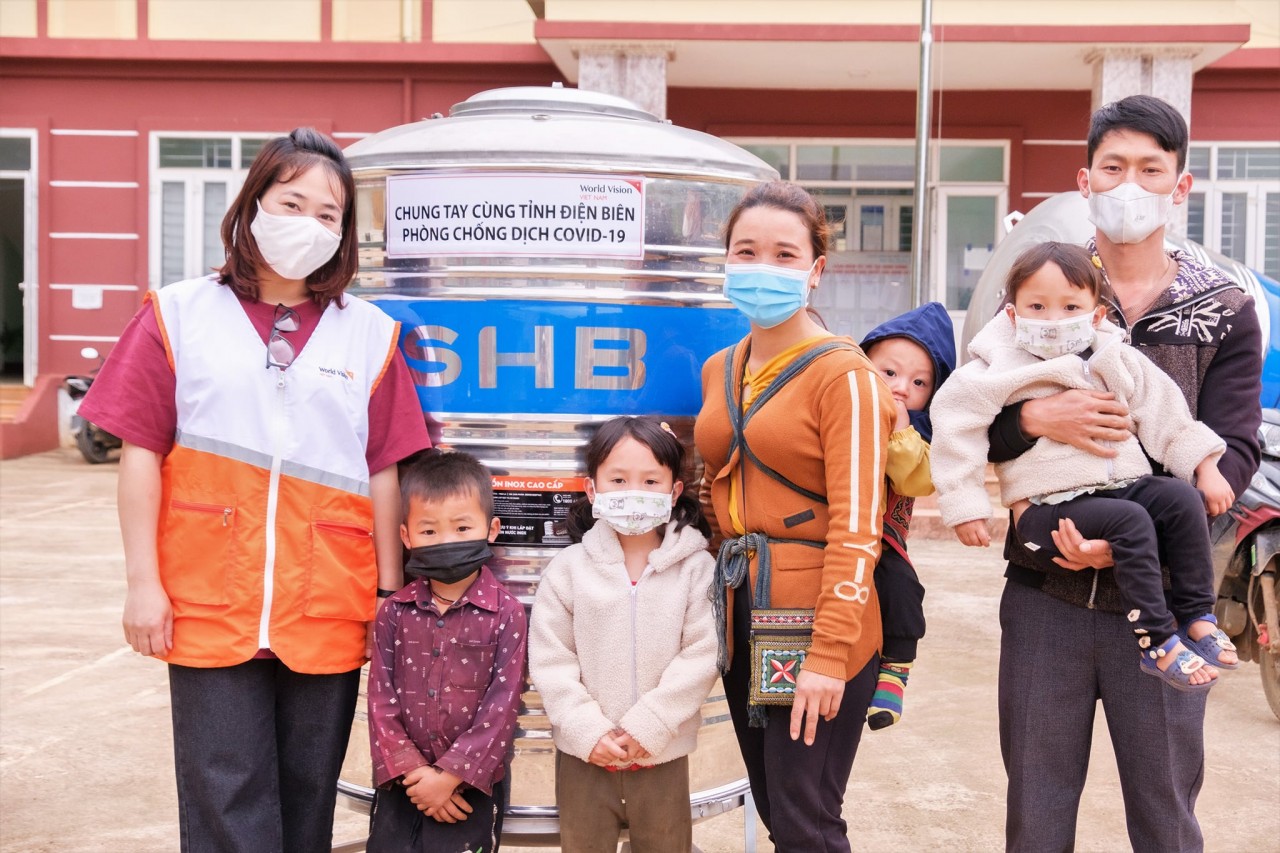 Điện Biên: 50 hộ gia đình được nhận téc chứa nước do World Vision Việt Nam tài trợ Điện Biên: 50 hộ gia đình được nhận téc chứa nước do World Vision Việt Nam tài trợ