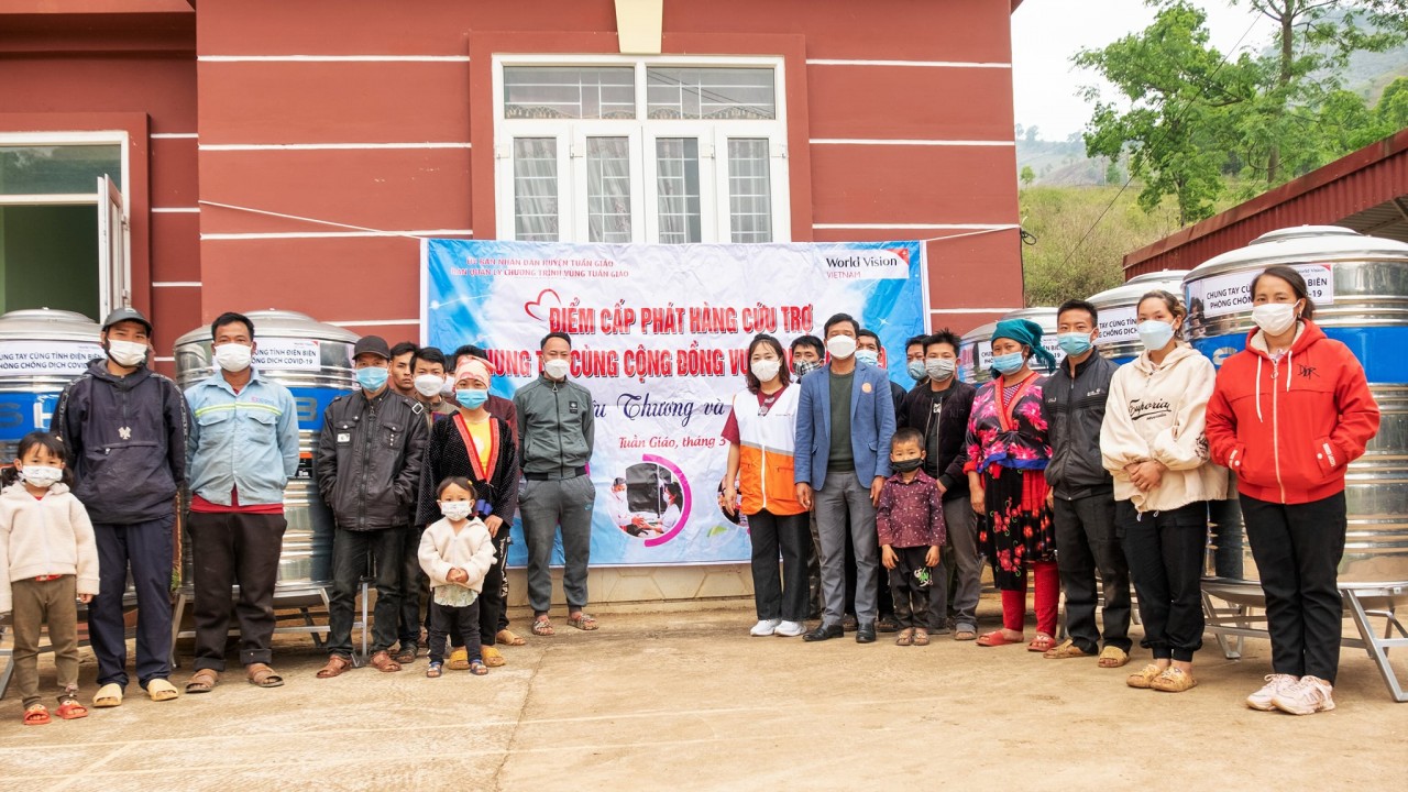 Điện Biên: 50 hộ gia đình được nhận téc chứa nước do World Vision Việt Nam tài trợ Điện Biên: 50 hộ gia đình được nhận téc chứa nước do World Vision Việt Nam tài trợ