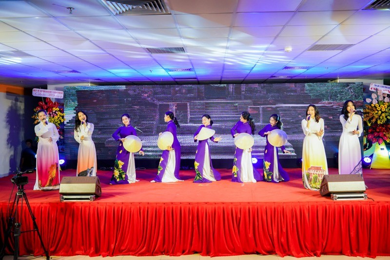 Hội thi văn nghệ Việt – Trung: tạo cầu nối giao lưu, gắn kết sinh viên ngành ngôn ngữ Trung Quốc Hội thi văn nghệ Việt – Trung: tạo cầu nối giao lưu, gắn kết sinh viên ngành ngôn ngữ Trung Quốc