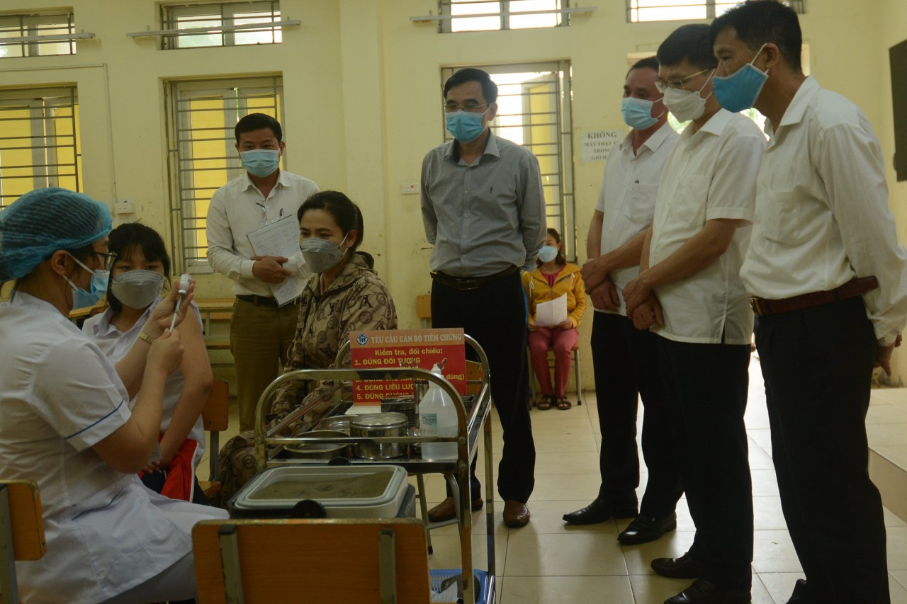 Hà Nội triển khai tiêm vaccine COVID-19 cho trẻ em từ 5 đến dưới 12 tuổi tại 3 quận huyện Hà Nội triển khai tiêm vaccine COVID-19 cho trẻ em từ 5 đến dưới 12 tuổi tại 3 quận huyện