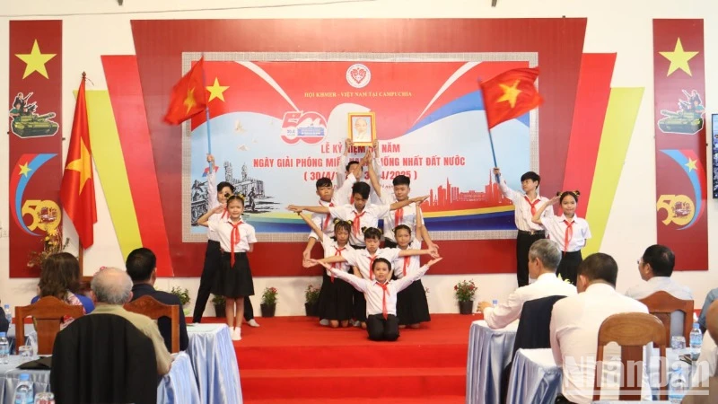 Long trọng kỷ niệm 50 năm Ngày Giải phóng miền nam, thống nhất đất nước tại Phnom Penh