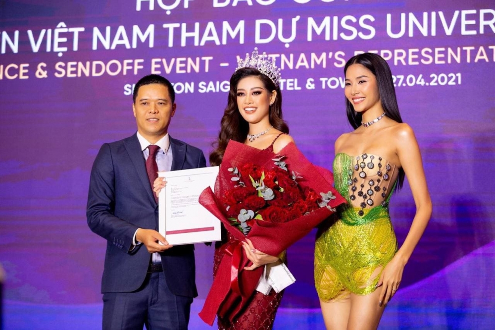 Tin Showbiz Việt ngày 2/5: Ngọc Trinh bị Tin Showbiz Việt ngày 2/5: Ngọc Trinh bị