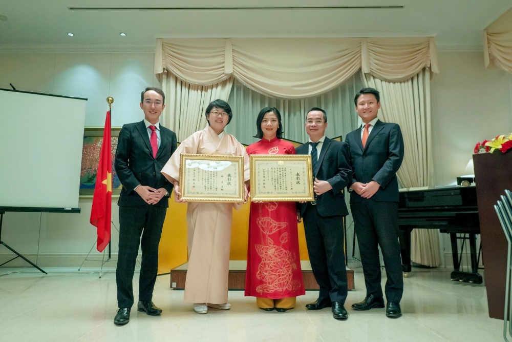 Phát triển văn hóa đọc, tranh truyện Ehon, bà Lê Thị Thu Hiền nhận bằng khen của Nhật Bản Phát triển văn hóa đọc, tranh truyện Ehon, bà Lê Thị Thu Hiền nhận bằng khen của Nhật Bản