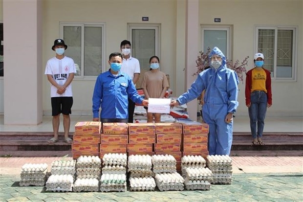 Đại sứ quán Việt Nam trao khẩu trang và thực phẩm hỗ trợ sinh viên Việt tại Lào gặp khó khăn Đại sứ quán Việt Nam trao khẩu trang và thực phẩm hỗ trợ sinh viên Việt tại Lào gặp khó khăn