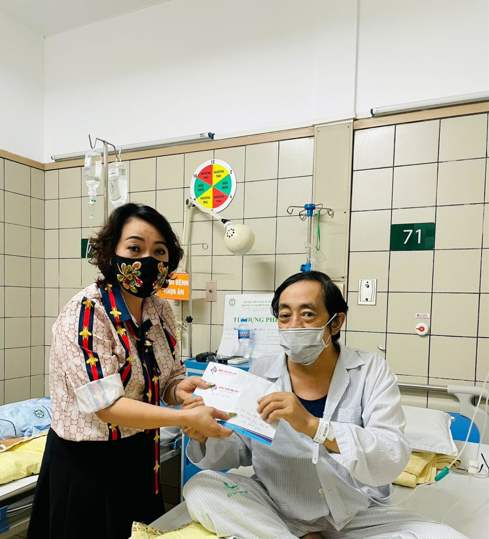 Tin tức showbiz Việt ngày 7/5: Sơn Tùng M-TP khoe xế hộp hơn 12 tỷ đồng; Trà My, Quang Tèo kêu gọi giúp đỡ Giang 'còi'