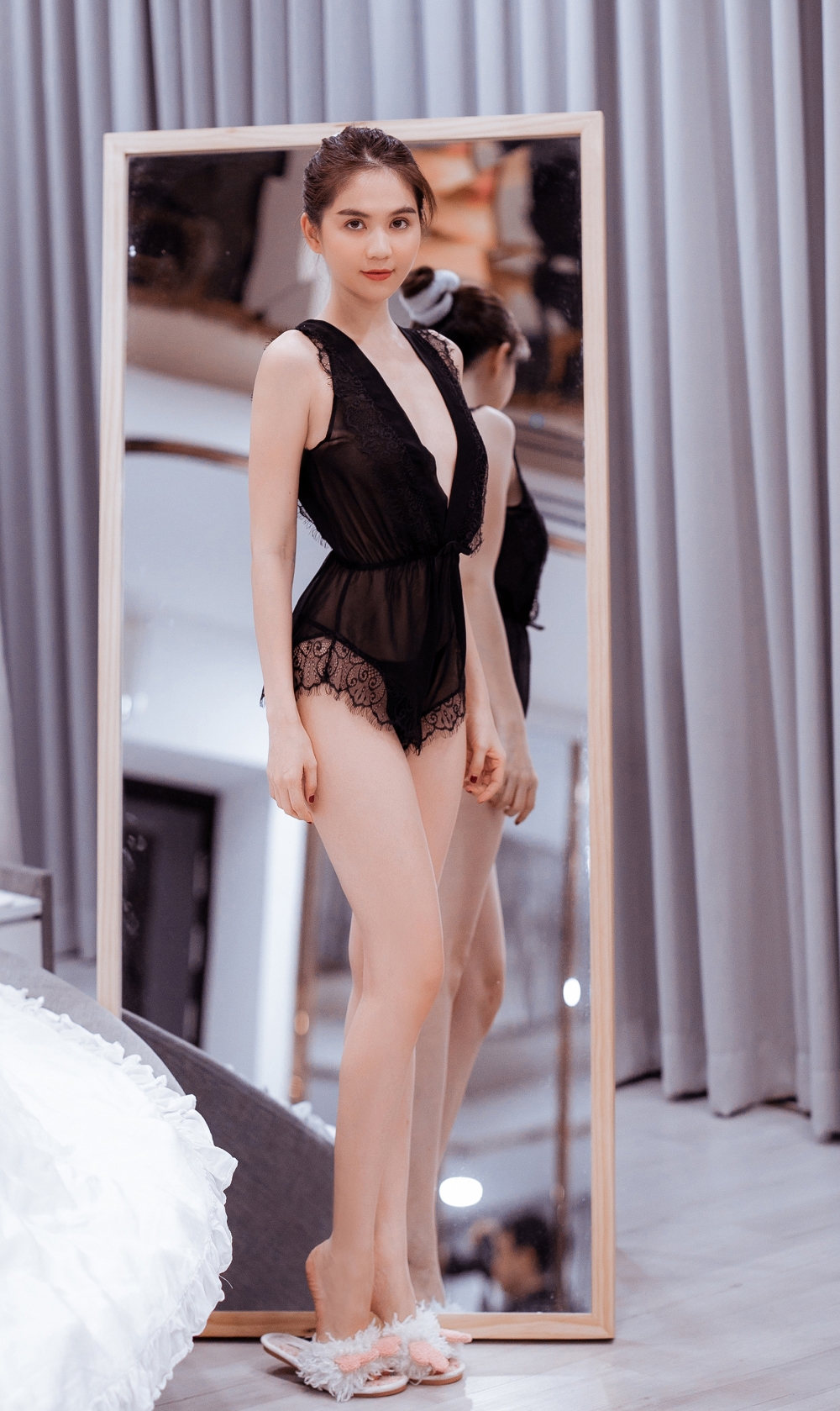 Tin tức showbiz Việt ngày 13/5: Ngọc Trinh lấn sân sang thiết kế nội y Tin tức showbiz Việt ngày 13/5: Ngọc Trinh lấn sân sang thiết kế nội y